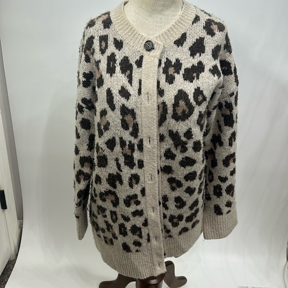 J.Crew Oversized Cardigan Sweater in Leopard Print  24% Merino Wool size medium. - Picture 1 of 10